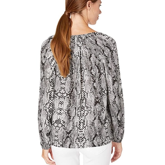 NWT NYDJ Peasant Blouse in Grey Victorian Python size 1X - Picture 3 of 12